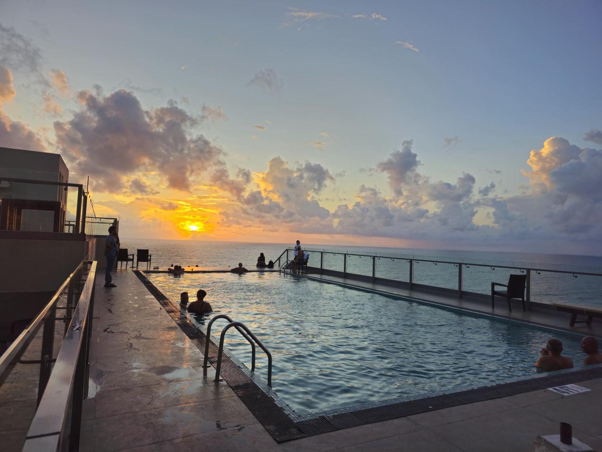 Ocean Breeze Sea View Luxury