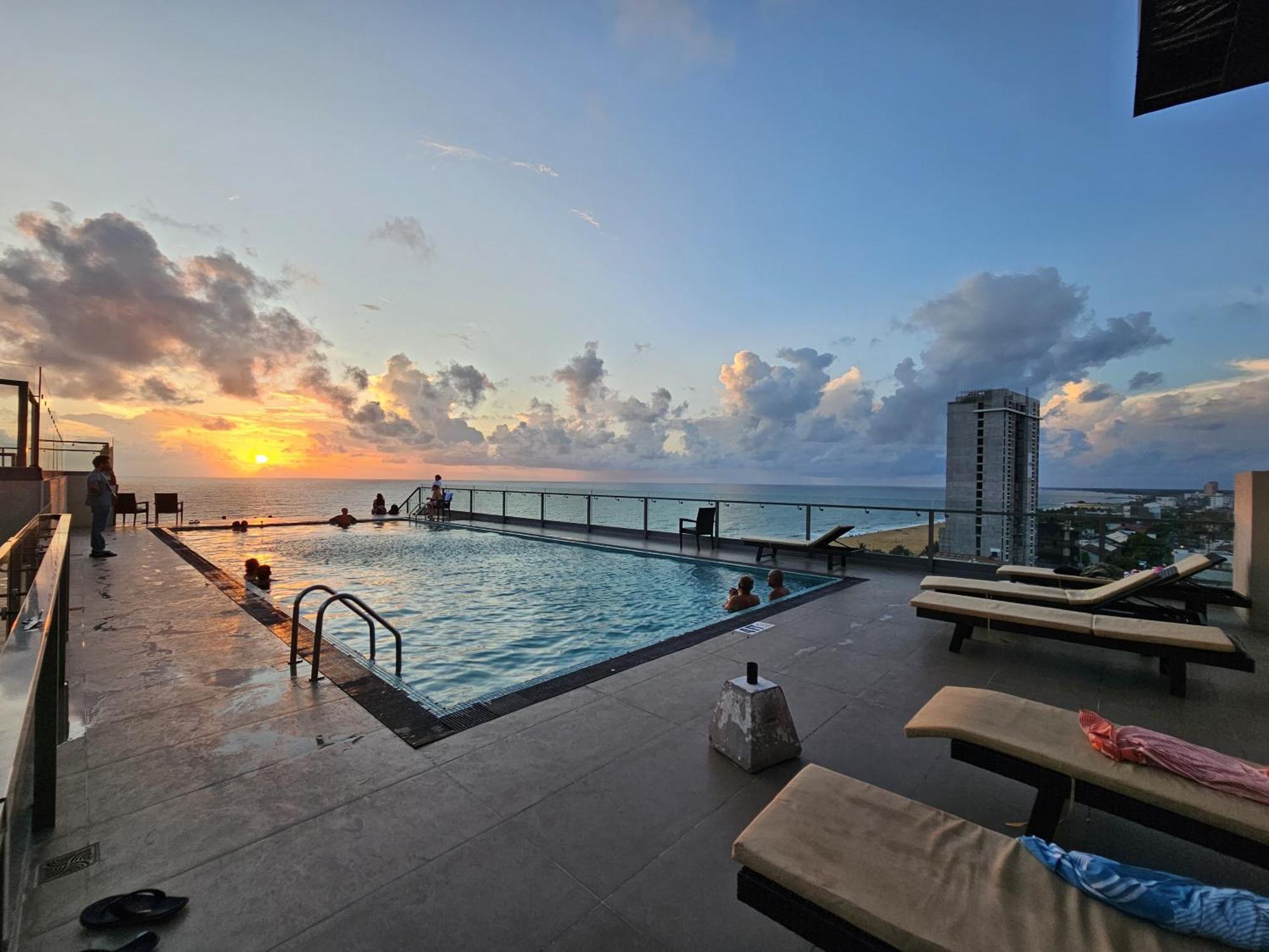 Ocean Breeze Sea View Luxury Apartment