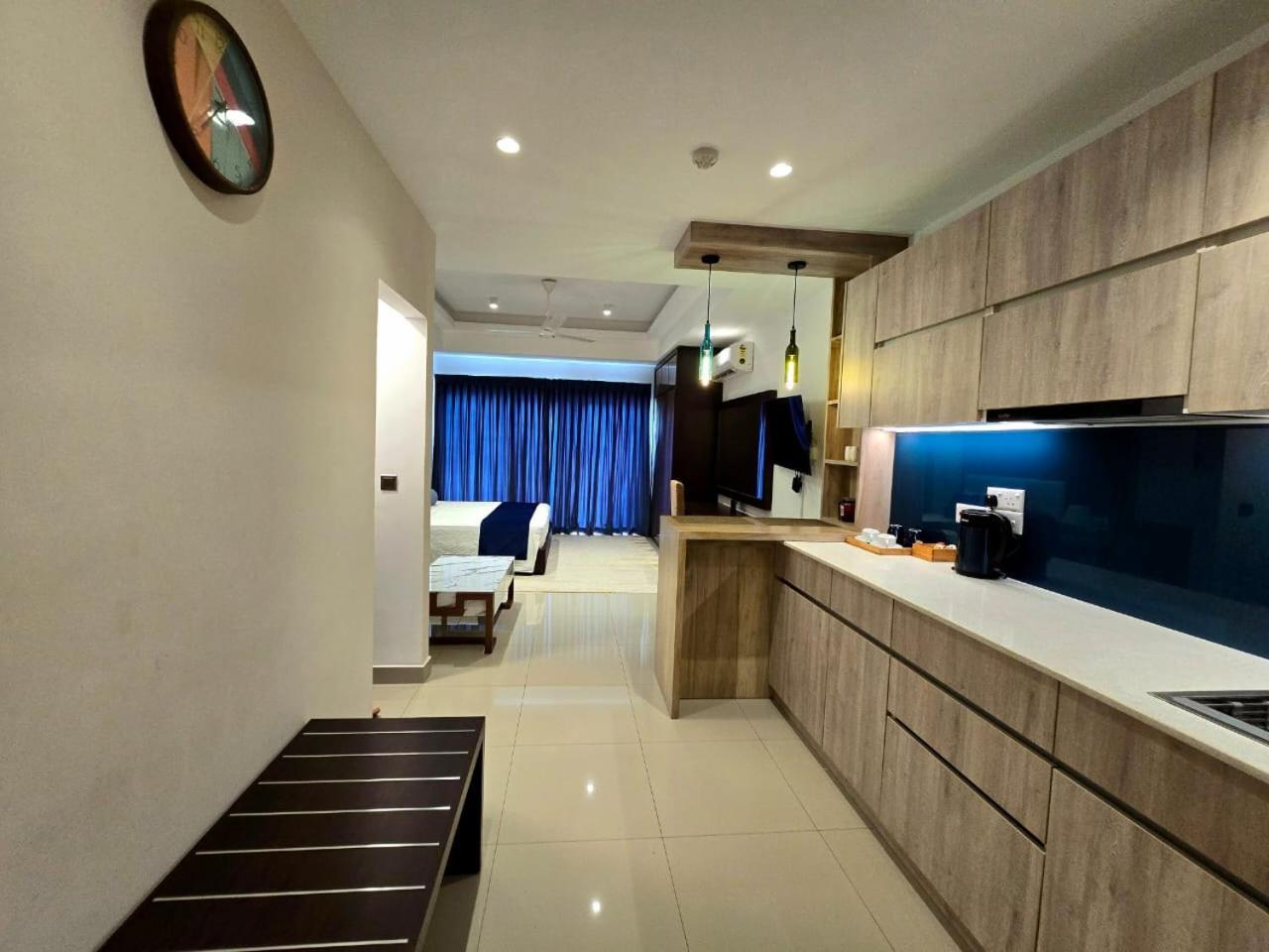Ocean Breeze Sea View Luxury Apartment Negombo