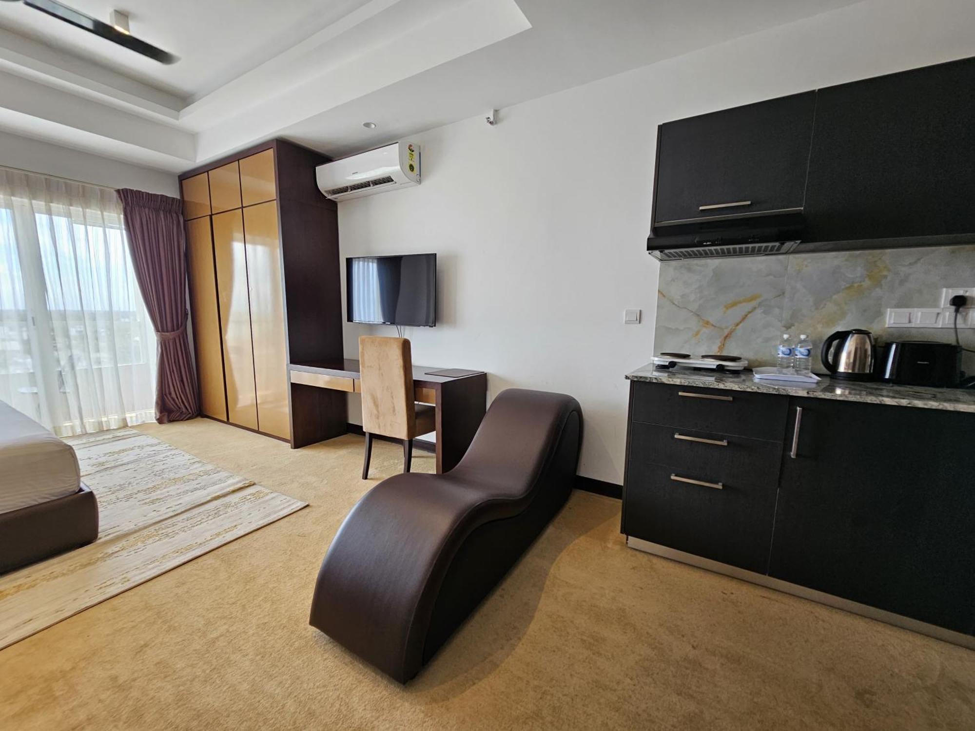 Ocean Breeze Sea View Luxury Apartment