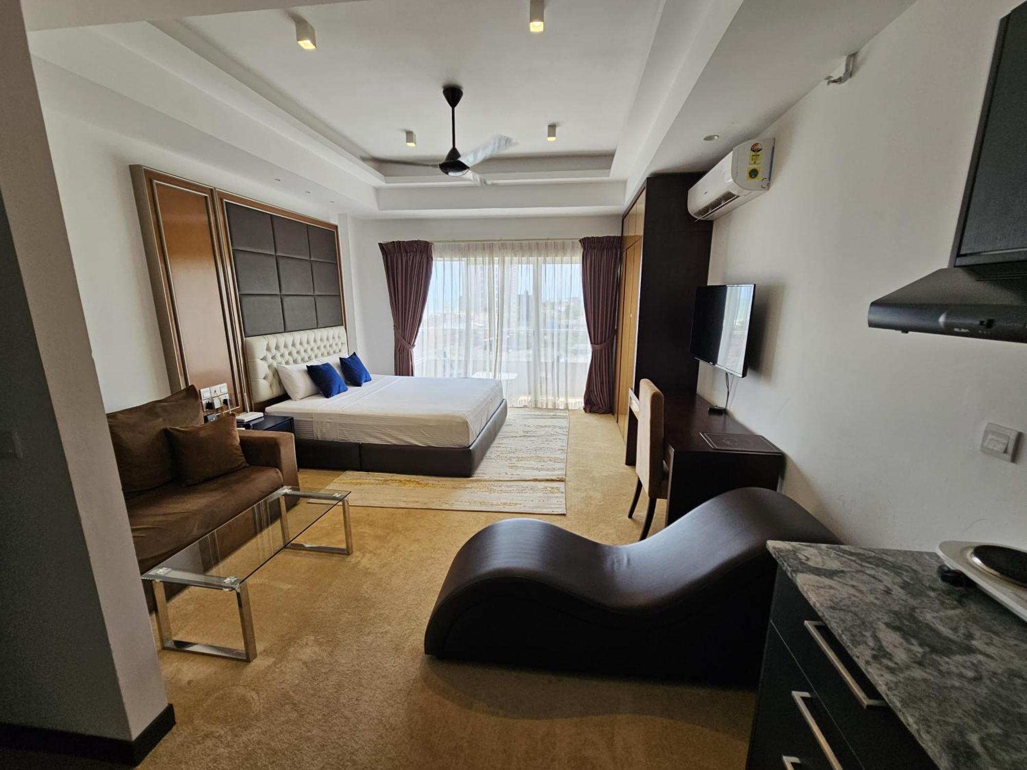 Ocean Breeze Sea View Luxury Apartment Negombo